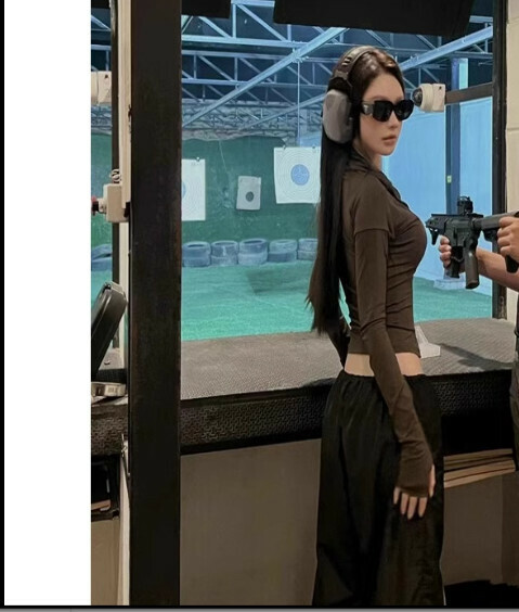 Hot selling long-sleeved T-shirt [Coffee Color] Sizes [S-XL] [Please contact customer service to confirm the delivery size after placing the order]