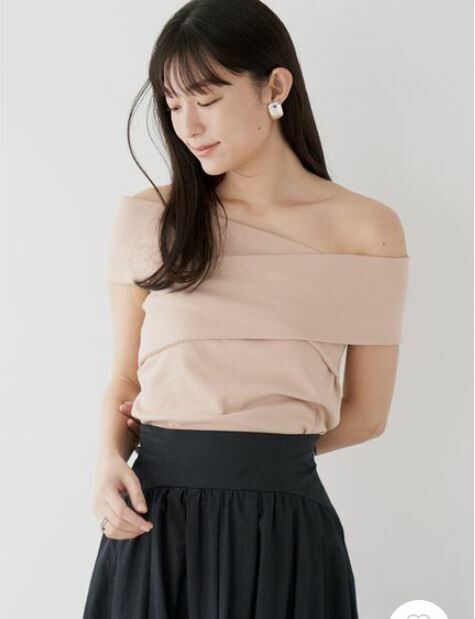 [預購]STYLEVOICE 露肩交叉剪裁上衣