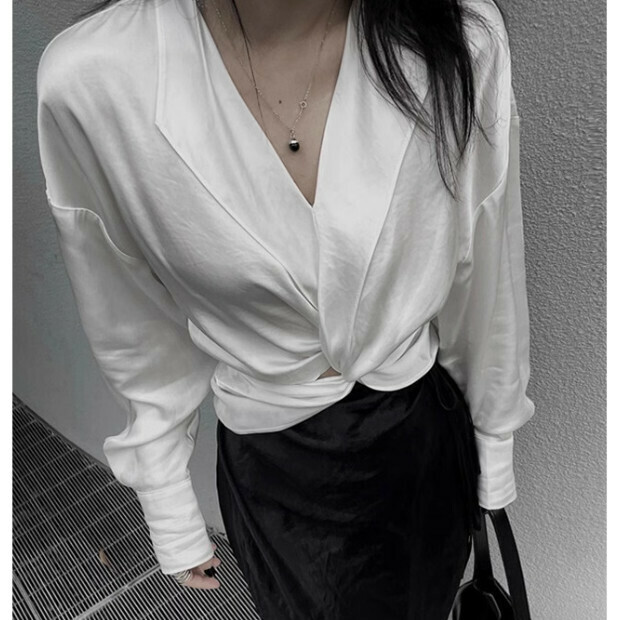 Hot Selling Lapel Twist Shirt [Classic White] Sizes [S-XL] [Please contact customer service to confirm the delivery size after placing the order]