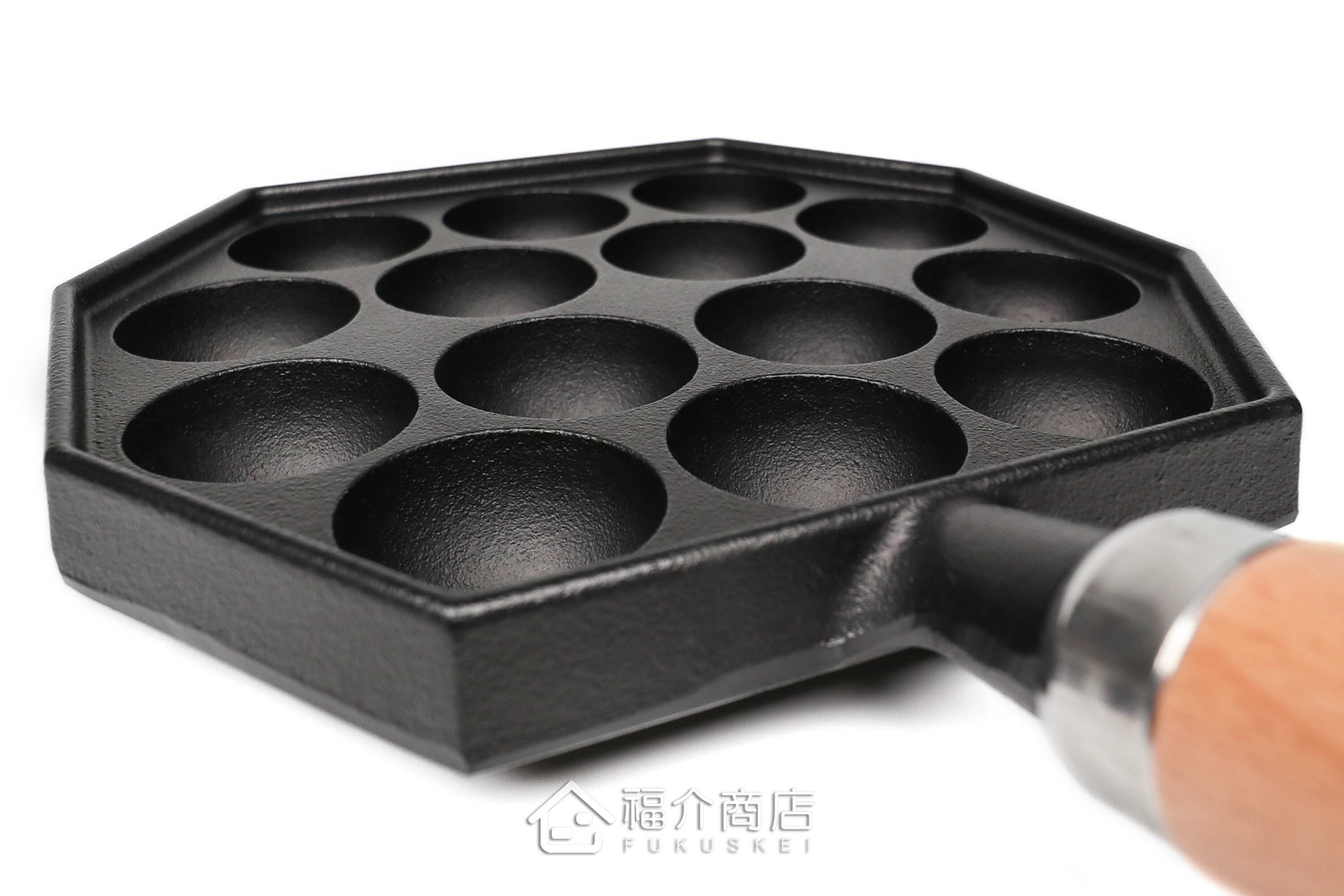 可以做14個章魚燒的黑色鑄鐵鍋有木柄把手