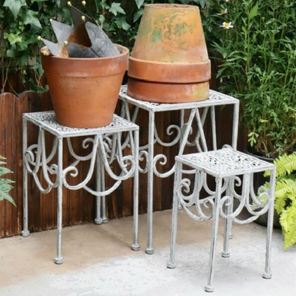 Hotly recommended iron art space, outdoor flower stand, sofa side frame, coffee table, potted plant bench [Xiangyun Flower Three-piece Set] Old White
