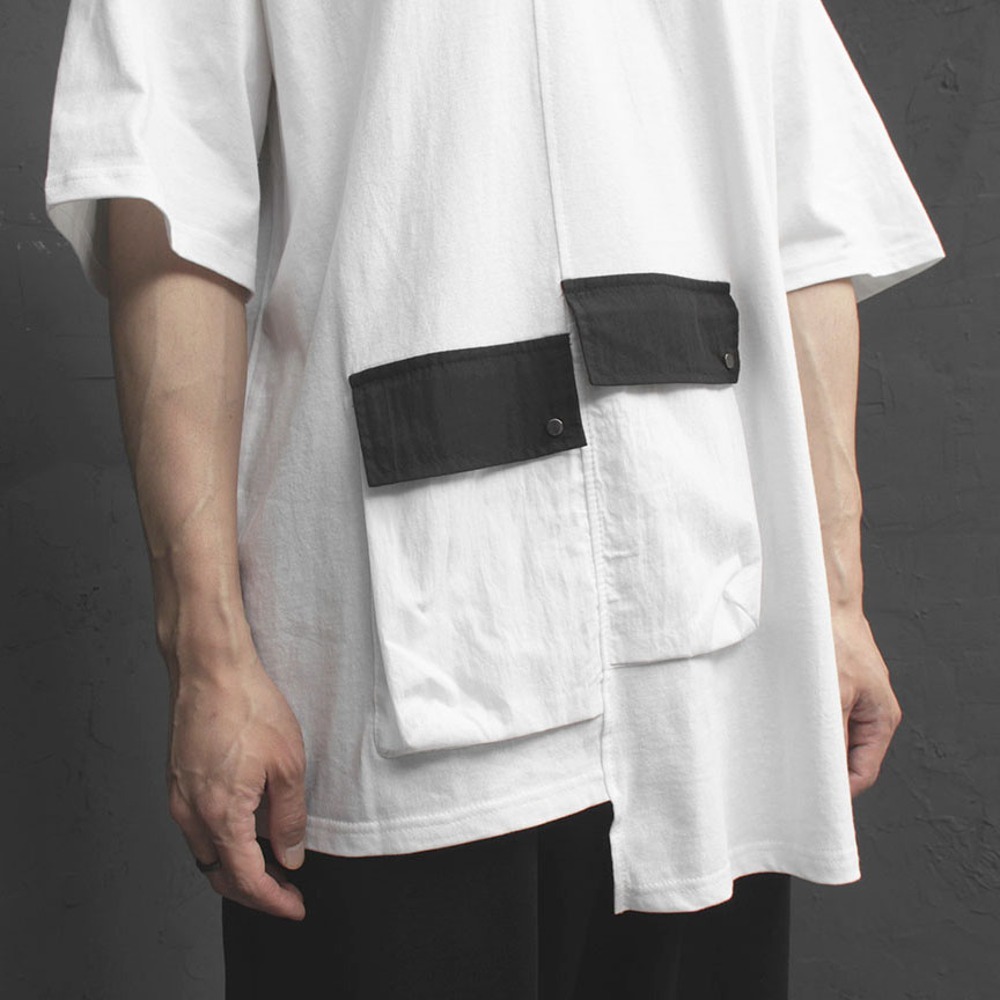 寬版亮點配色雙口袋不對稱裁剪短袖T恤