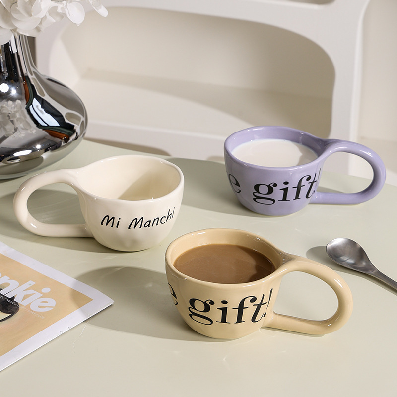 《4260》簡約大耳朵把收字母陶瓷馬克杯360ML