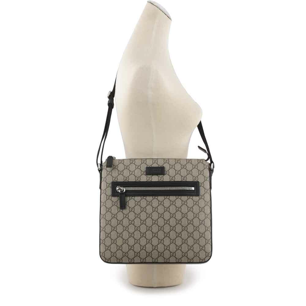 【GUCCI】GG Supreme 塗層帆布拉鍊口袋郵差包(米色/黑色) 779846 K5RLN 9769