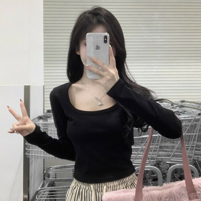 Hot selling slim fit short U-neck T-shirt (size S-L) (black) (contact customer service after placing order to confirm delivery size)