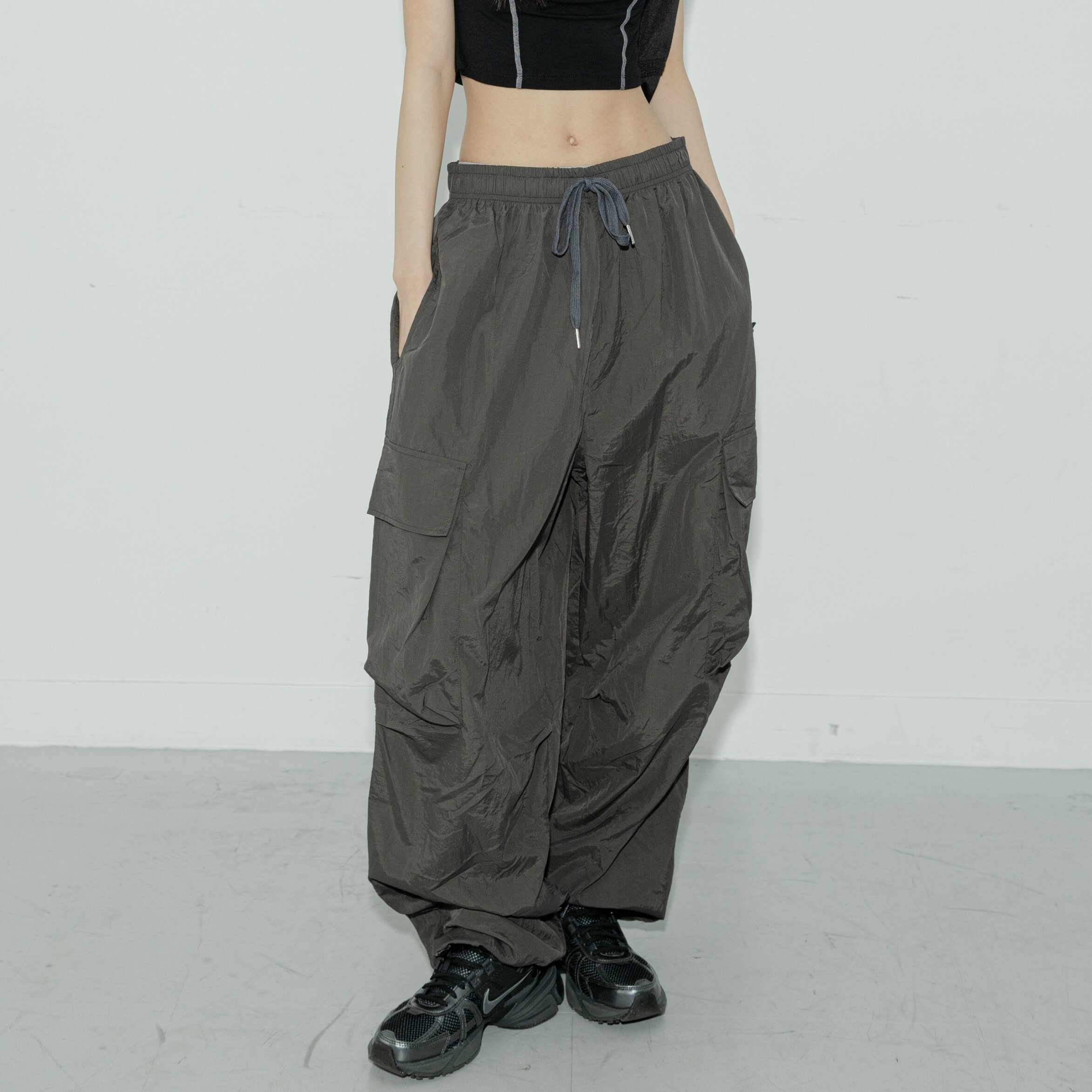 SIMON MADE BC-006 CITY BOY寬鬆 剪裁 大口袋 尼龍 縮口 氣球褲 長褲