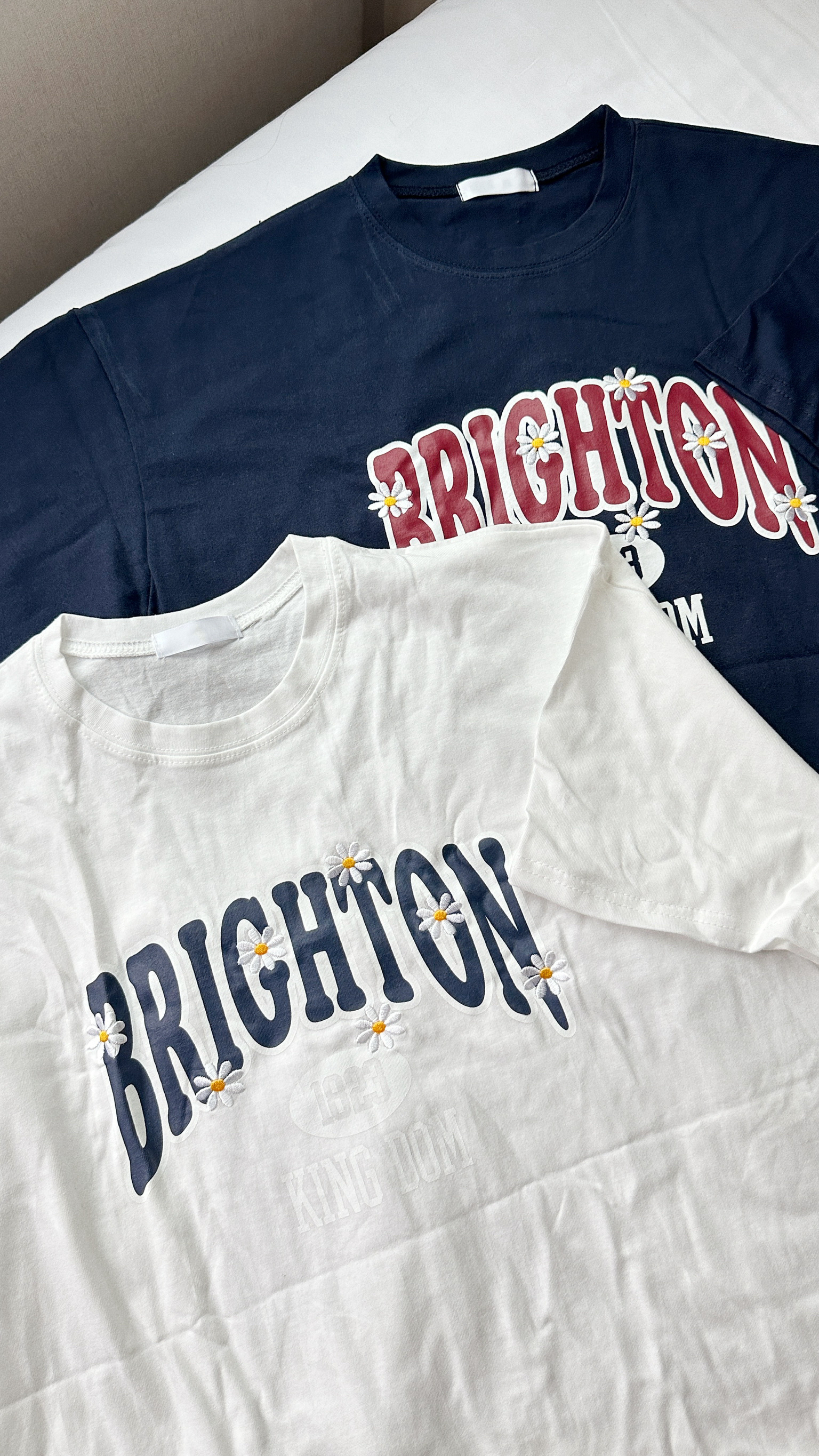 T0621｜日系感˚‧｡⋆🌼⋆｡‧˚ 刺繡雛菊BRIGHTON 1823 TEE