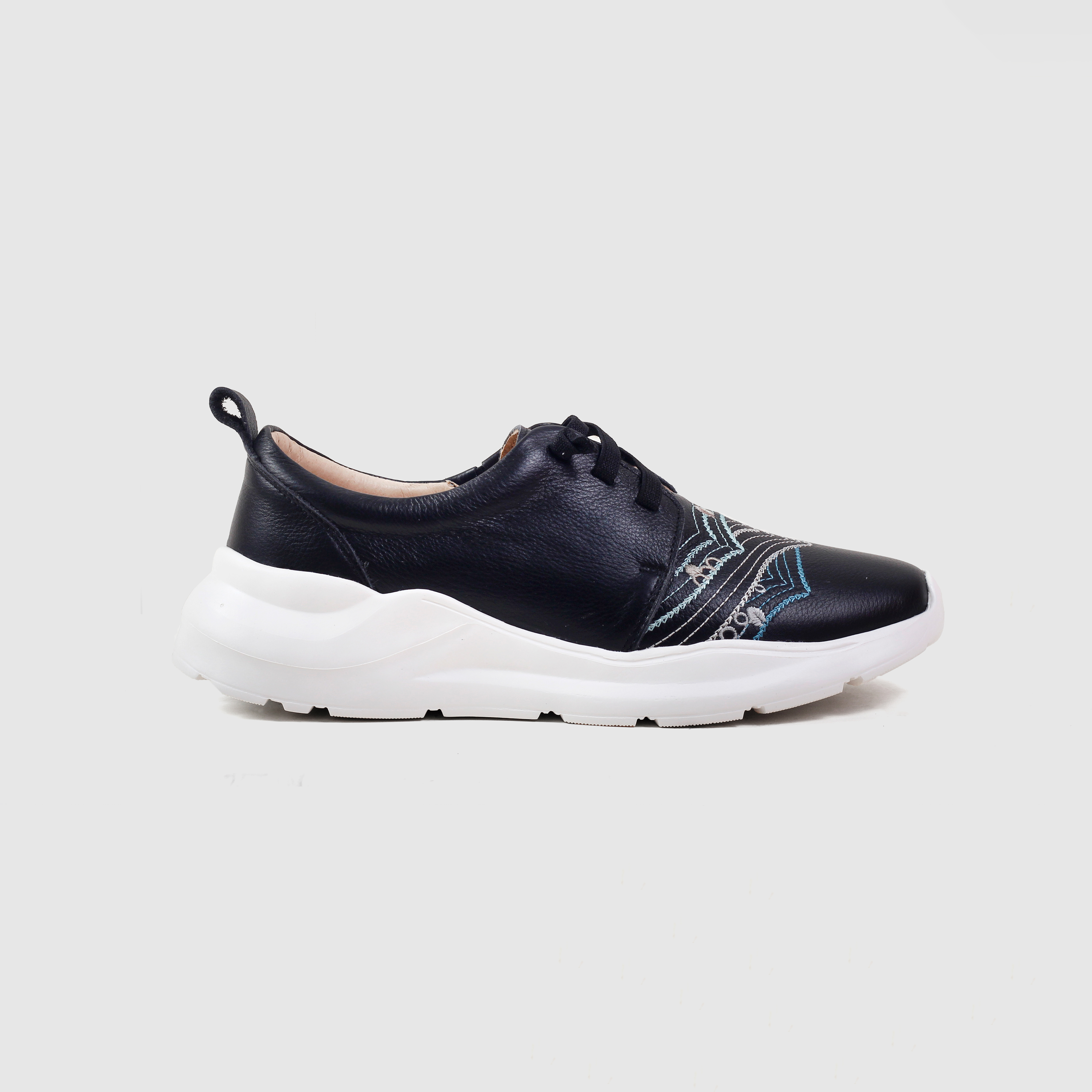 刺繡免綁帶慢跑鞋｜青山層層 (黑)