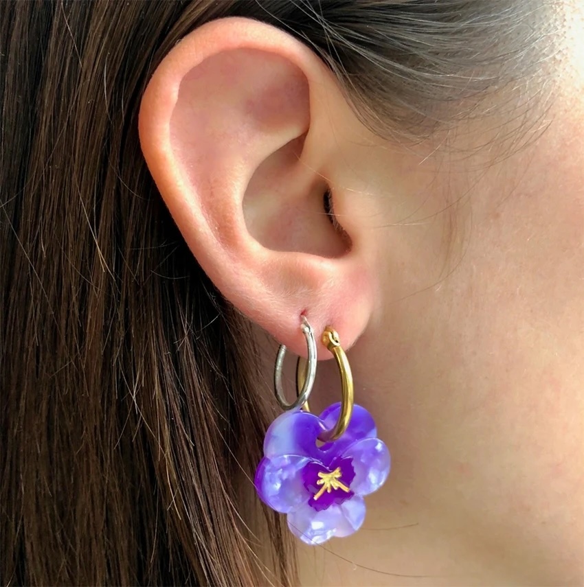 PURPLE PANSIES EARRINGS｜Coucou Suzette