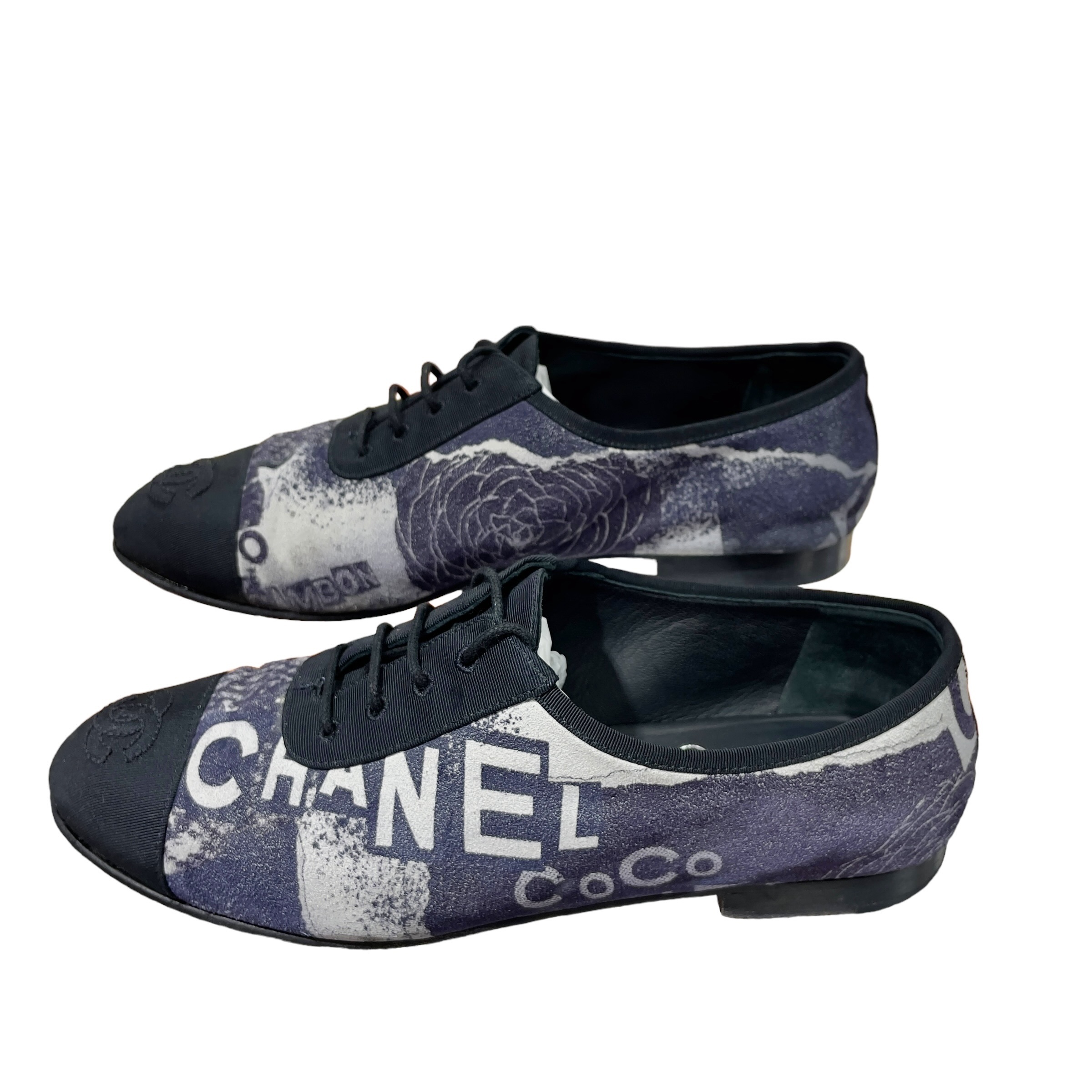 85%NEW二手CHANEL平底鞋35.5碼 黑色/灰白字母印花小牛皮 #香榭站正品