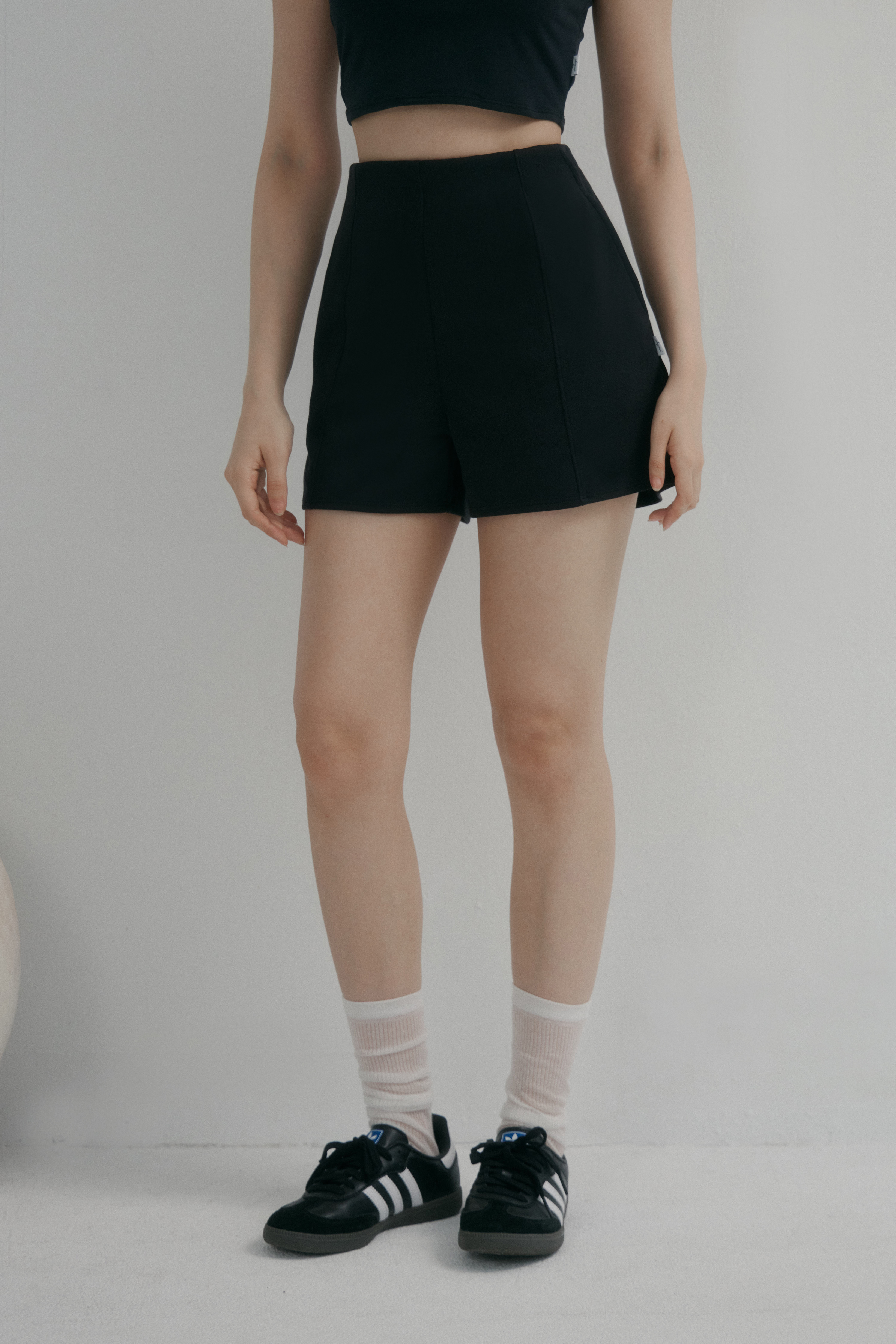 高腰A字修身短褲- 黑