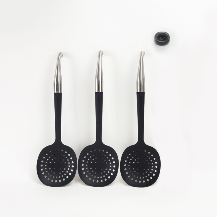 Bewater 不銹鋼式把手漏勺(附可吊掛貼吸盤)黑色