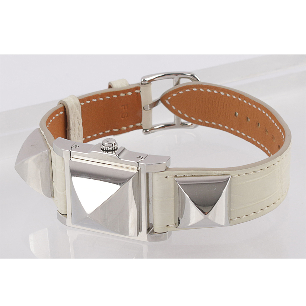 【HERMES】Medor GM 銀色鉚釘翻蓋手錶(米白色) HE79000019