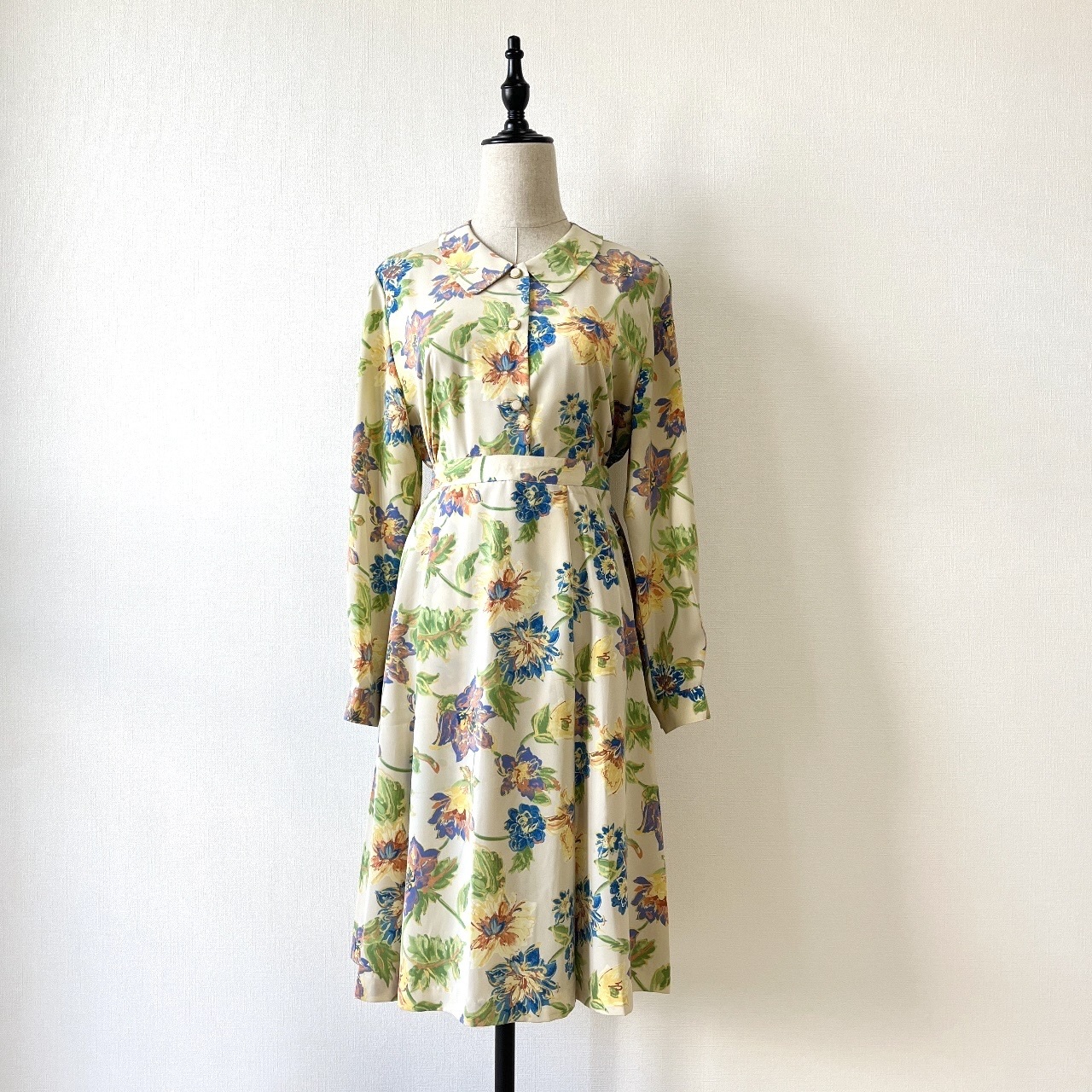 VINVERT迷幻水彩花卉上衣及半裙套裝