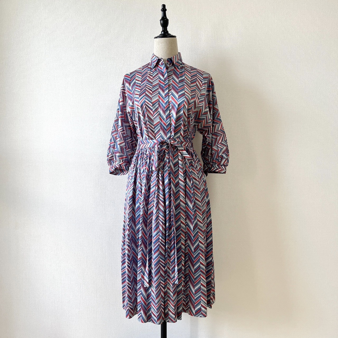 瑞士製灰藍色斜紋上衣及半裙套裝