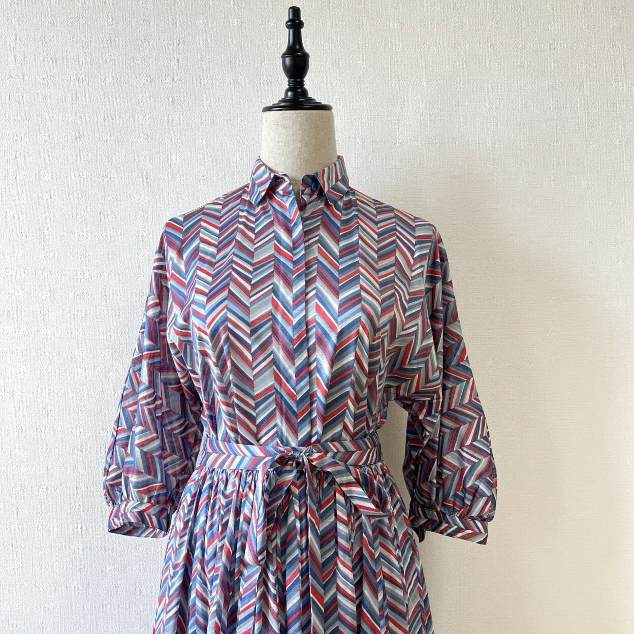 瑞士製灰藍色斜紋上衣及半裙套裝