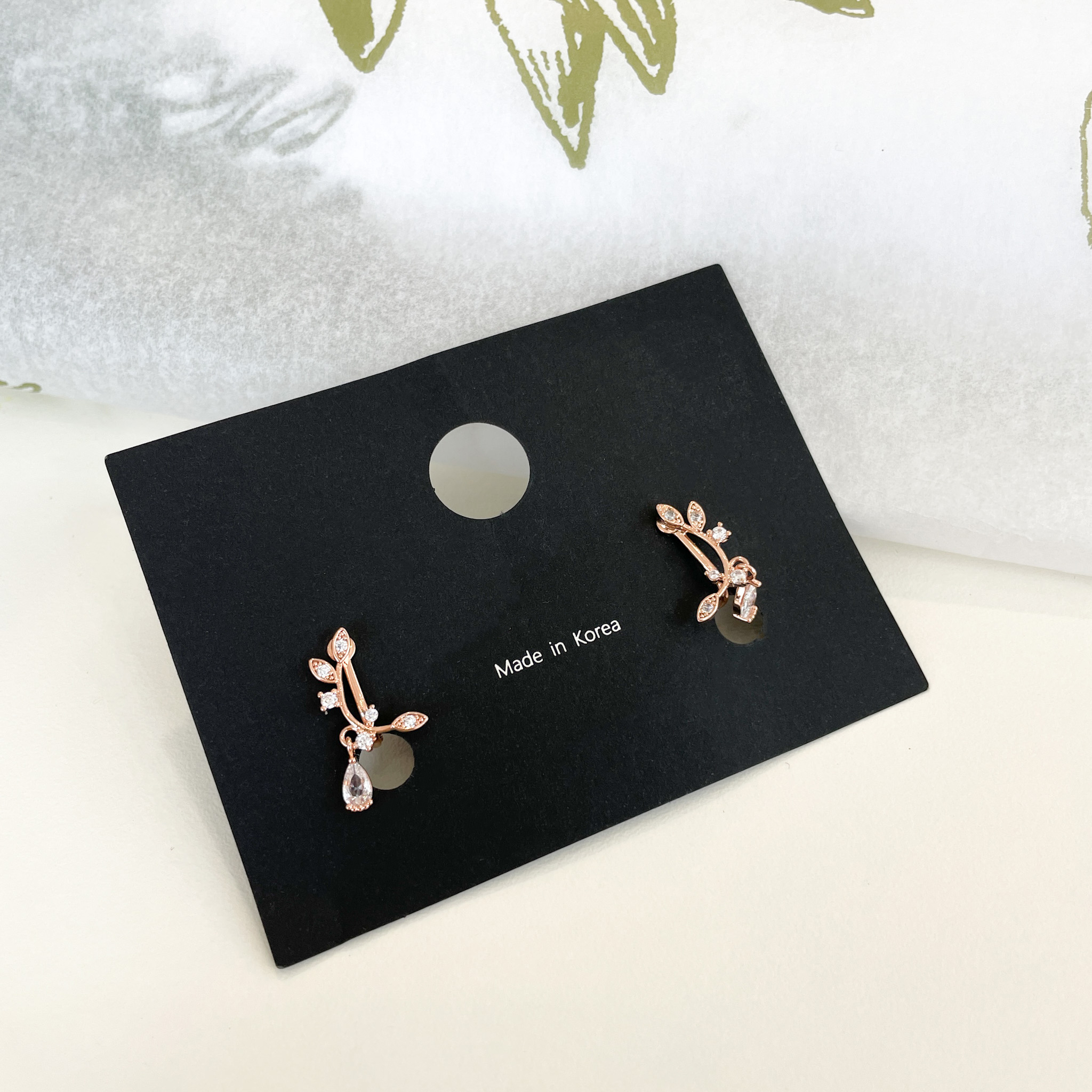 AC121 Rose Leaves Ear Clip