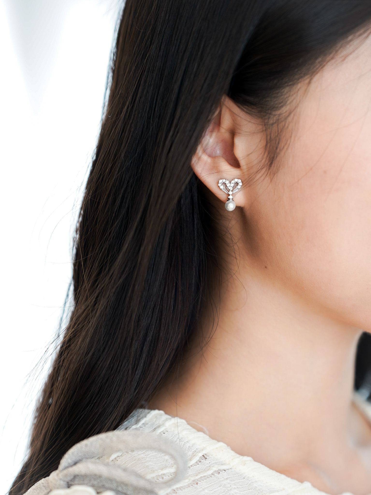 AC119 Silver Heart Ear Clip