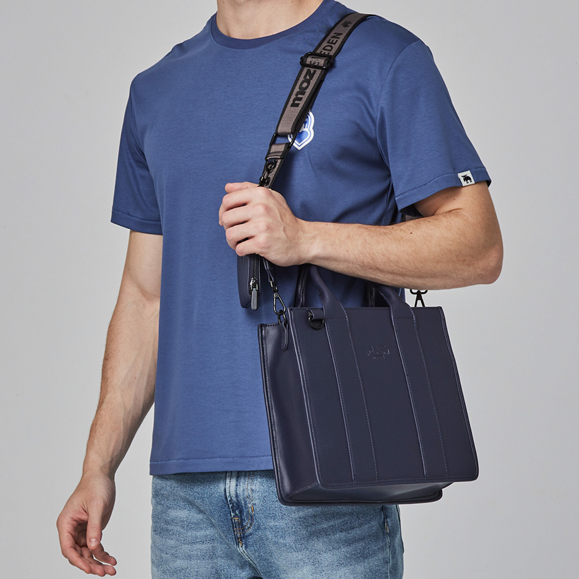 【惜福商品$999】moz瑞典 駝鹿 防潑水 托特方包(淡藍)