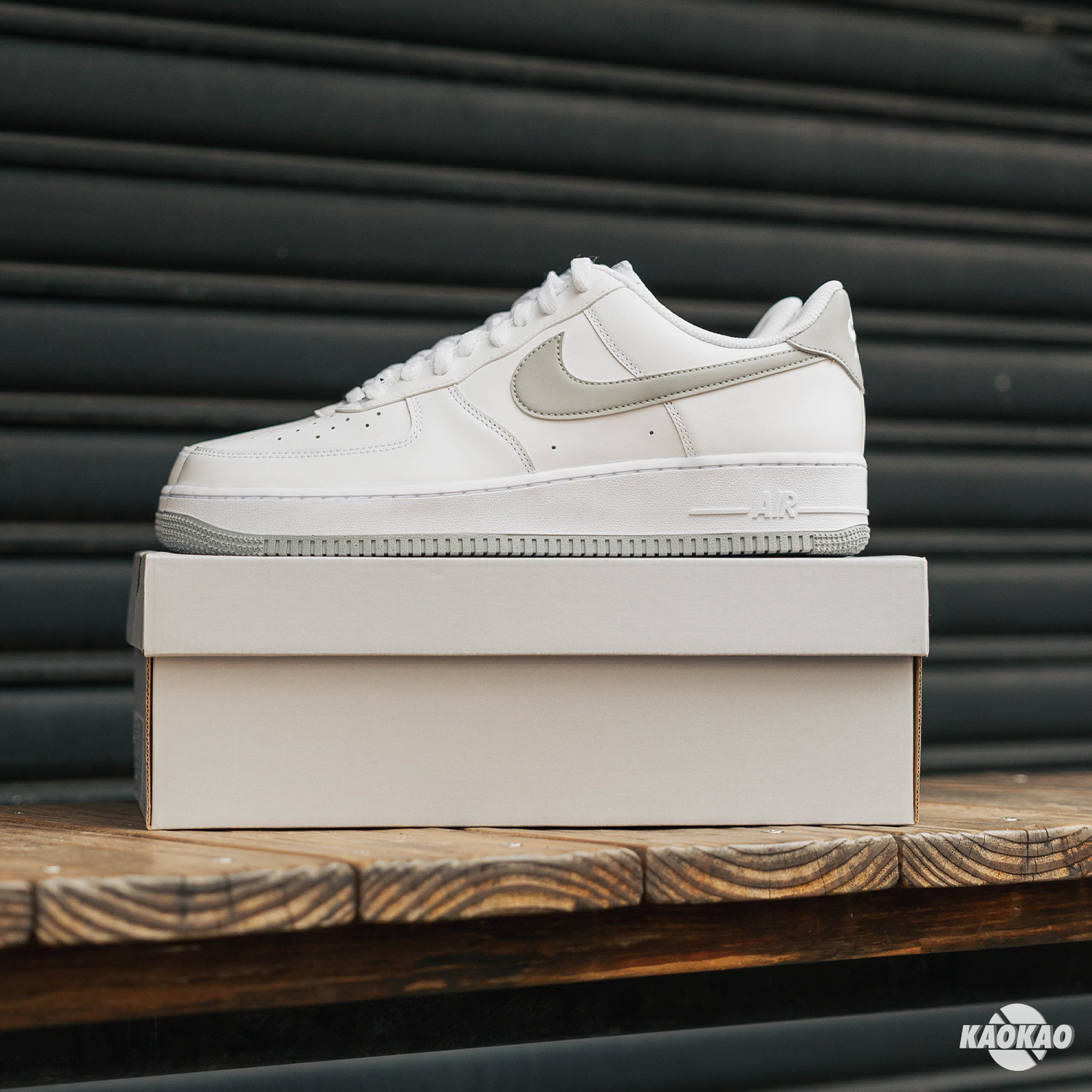 男女款 NIKE AIR FORCE 1 LOW "SMOG GREY" 霧霾灰白 AF1【FJ4146-100】