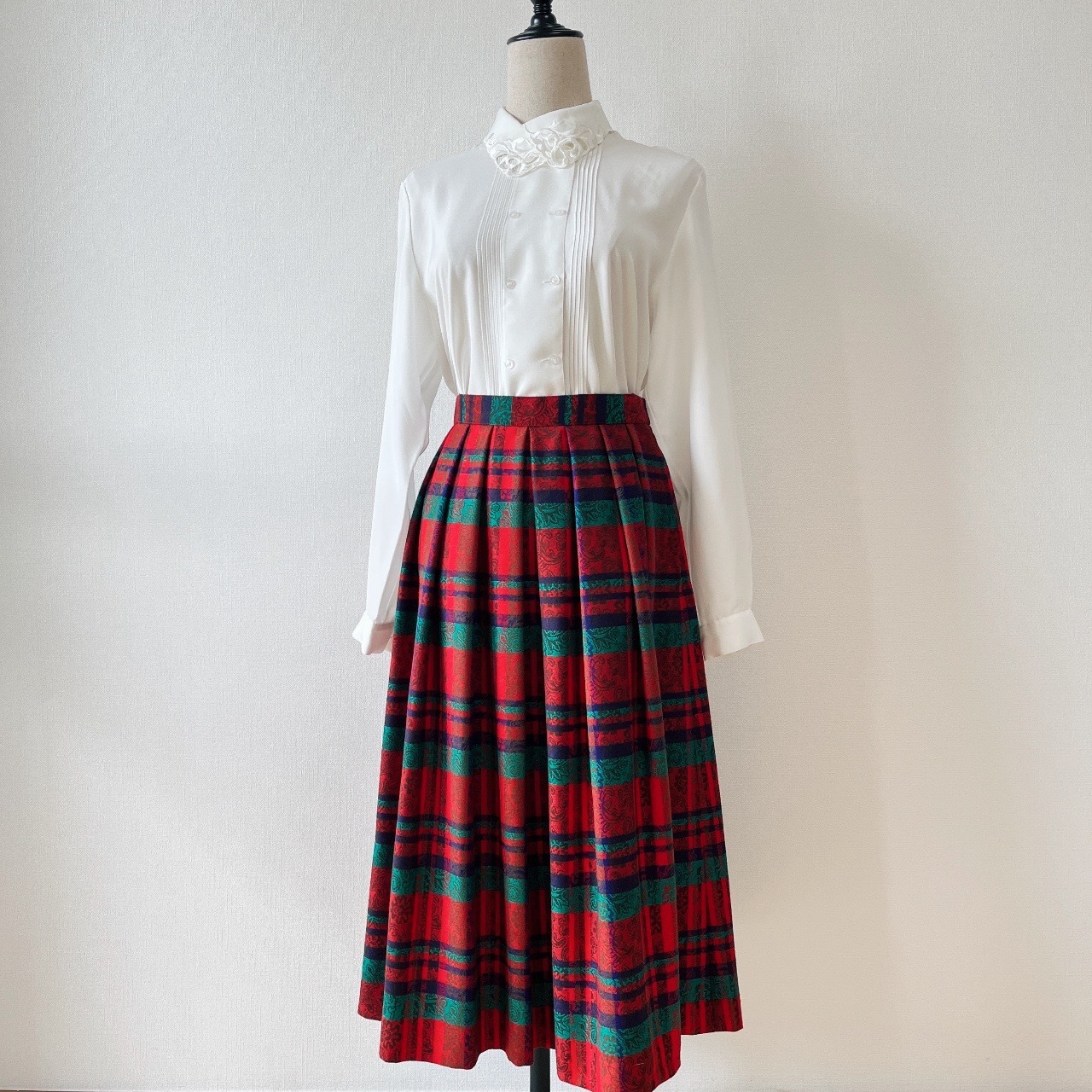 白色刺繡領孖襟古著上衣