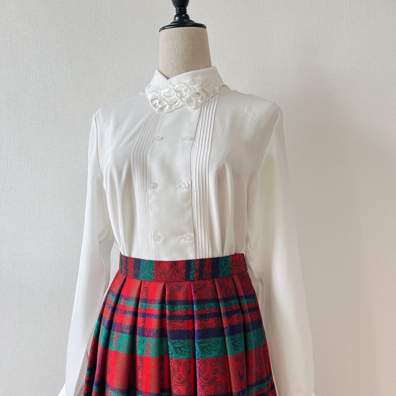 白色刺繡領孖襟古著上衣