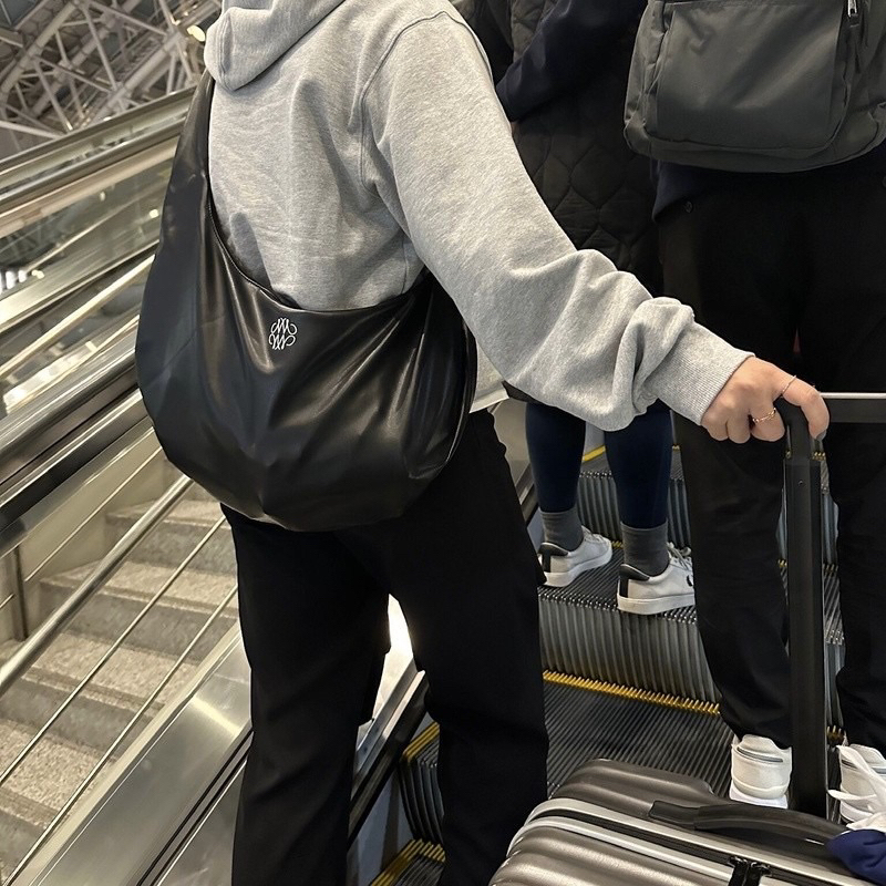 🇰🇷NICK&NICOLE 月亮綁帶側背包 月亮包 側肩包 綁帶包 大包 黑色/預購