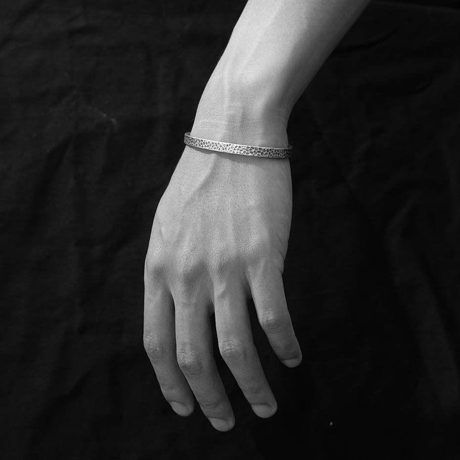 RECOVERY 彈痕鋯石手鐲 (古銀)