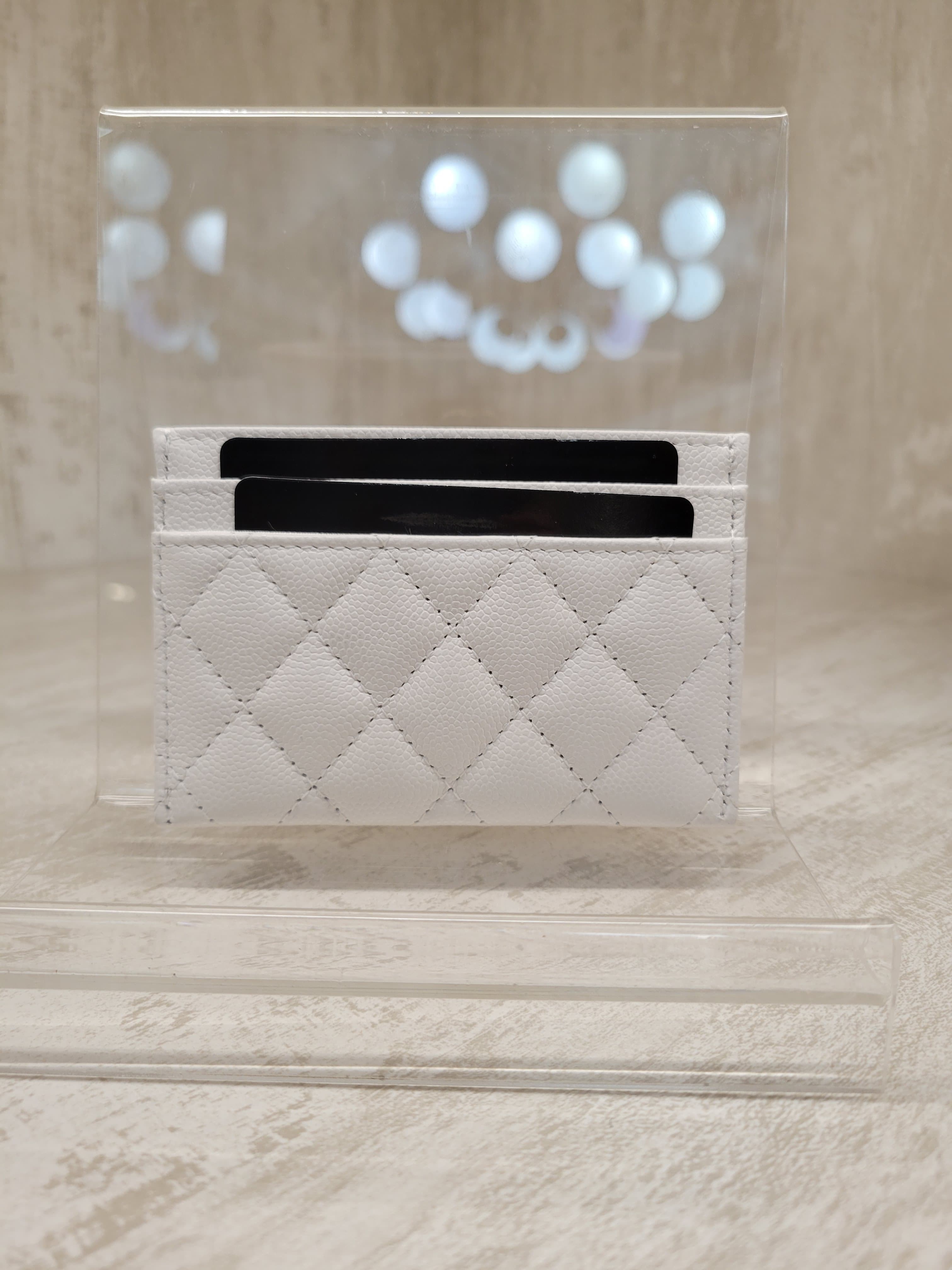 CHANEL A84431 BOY CARD HOLDER 白色淡金扣