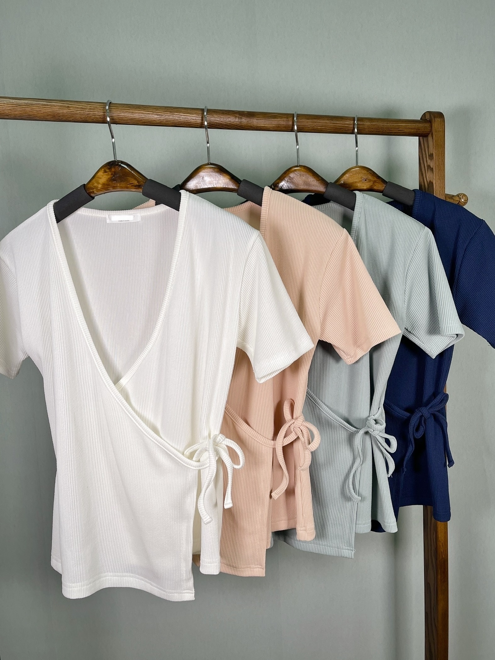 🌱V領側綁結Tee