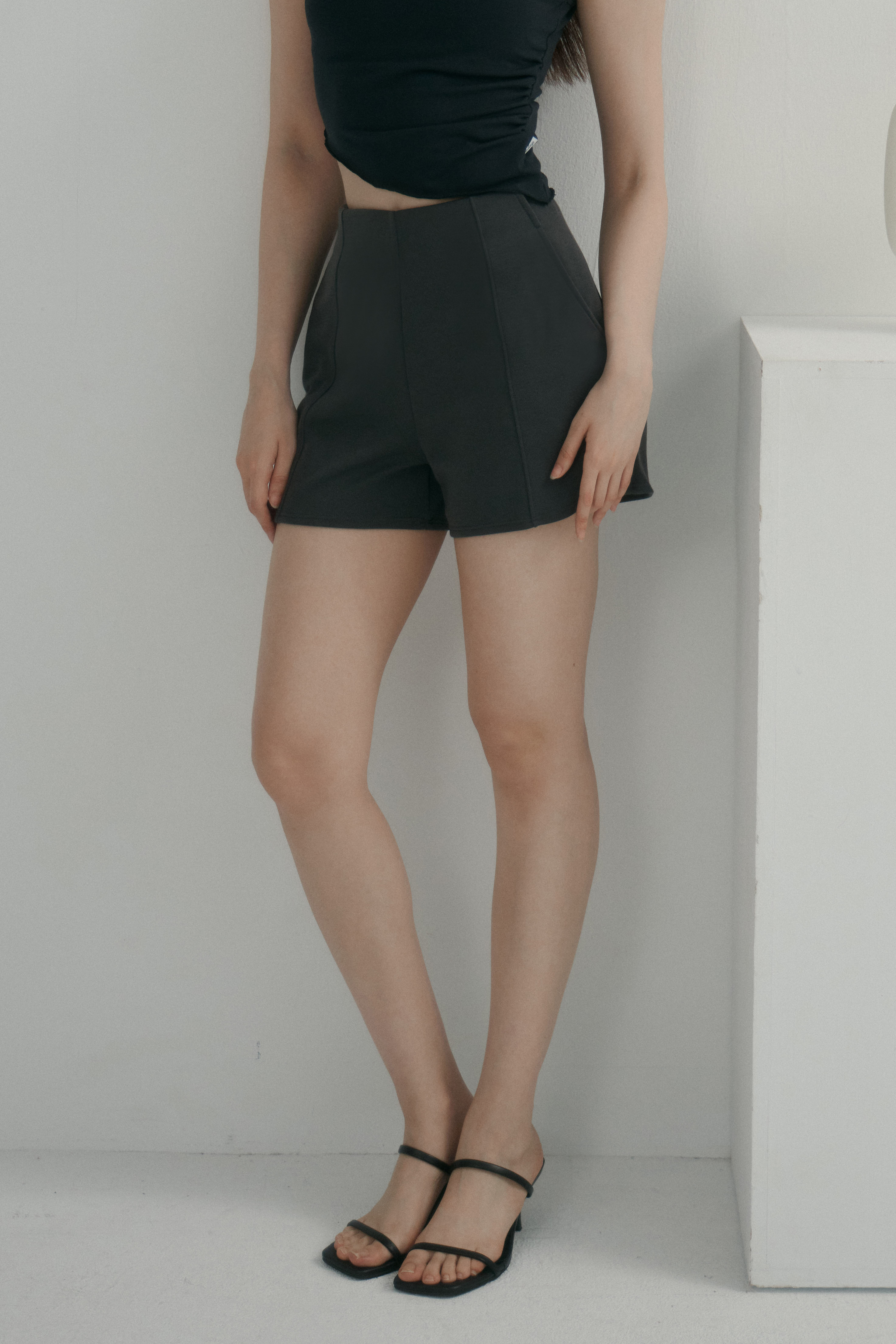 高腰A字修身短褲- 鐵灰