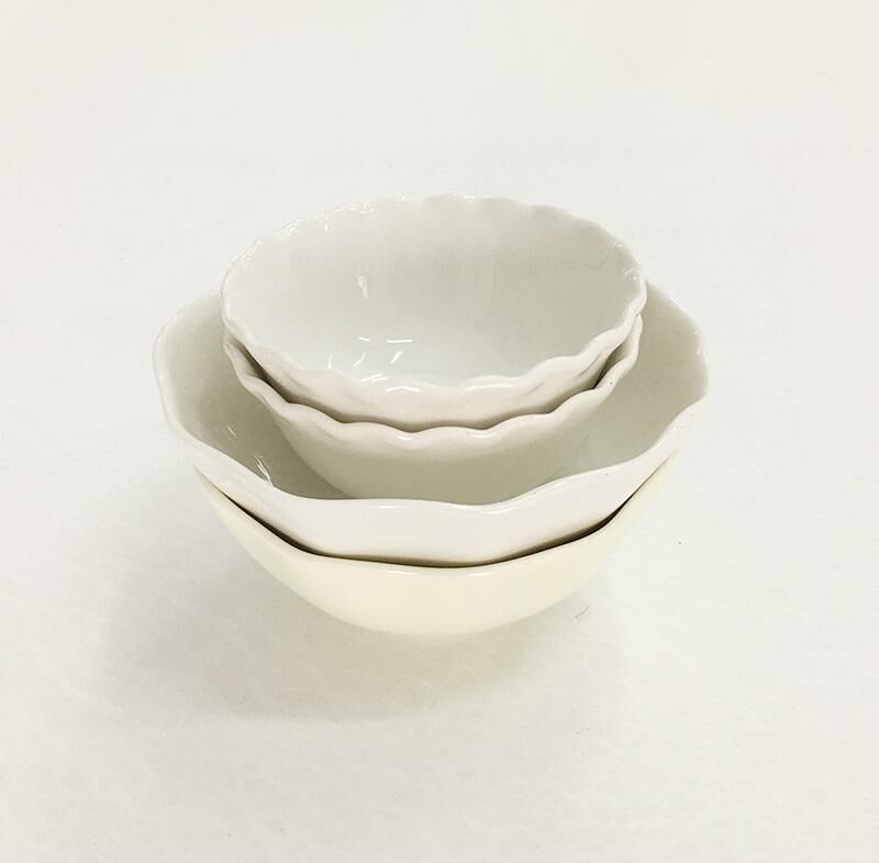 【4 pieces】Simple bowl, ceramic rice bowl, dipping saucer (beige bowl width about 11.5cm, white bowl width about 13cm, dipping saucer width about 9.5cm) 