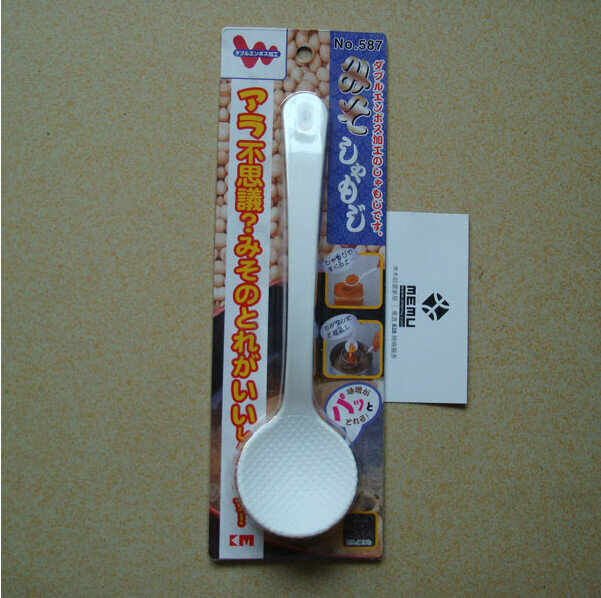 Non-slip shallow spoon is mostly used with a soup spoon
