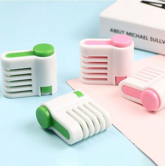 Bread slicer Baking tool [green (2 pieces of random color)]