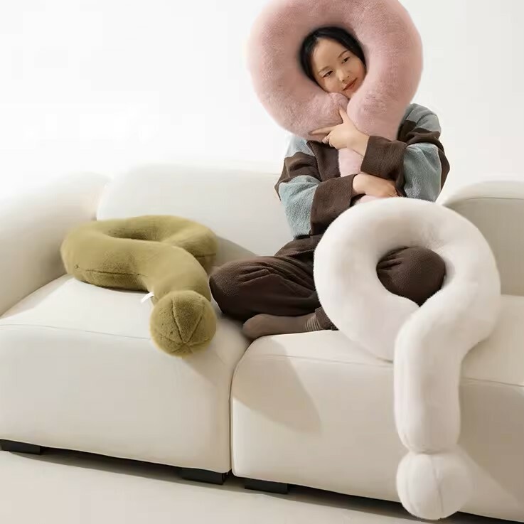 《4269》搞怪創意驚嘆號繞頸抱枕頸枕