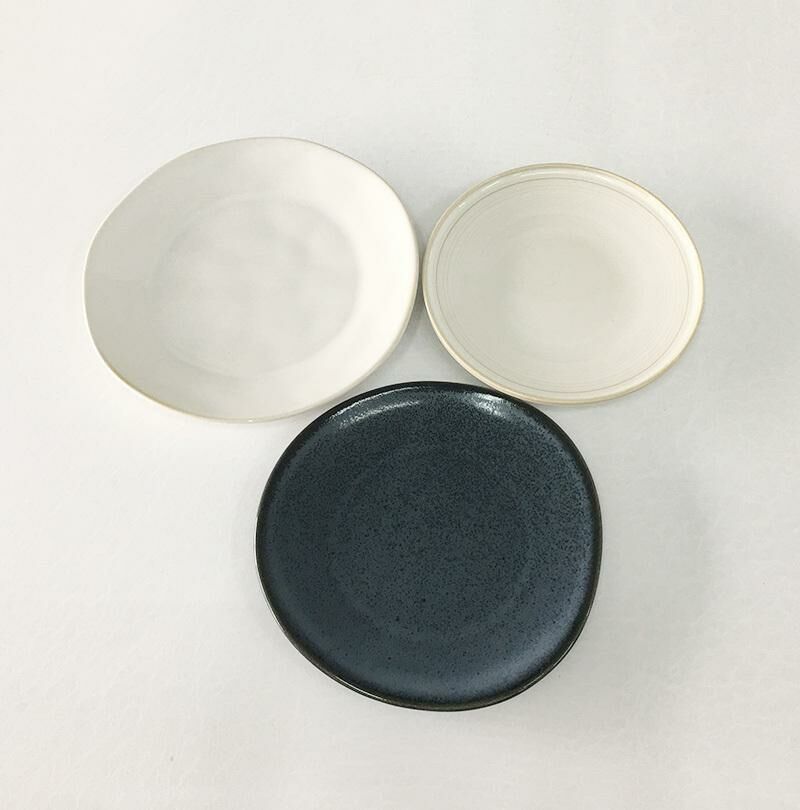 【3 pieces】Ceramic plate, home plate, ceramic plate, ceramic tableware (large round beige width of about 21.5cm, royal blue disc width of about 19.5cm, small round plate width of about 17.5cm)