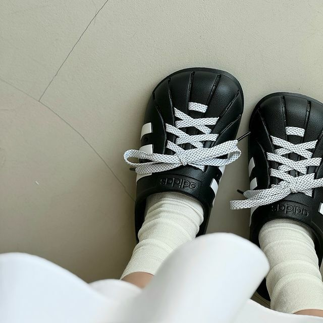 ADIDAS ADILETTE CLOGS 懶人鞋 洞洞拖鞋 防水 黑色 黑白 鞋帶款 男女鞋 JH9848 / 預購