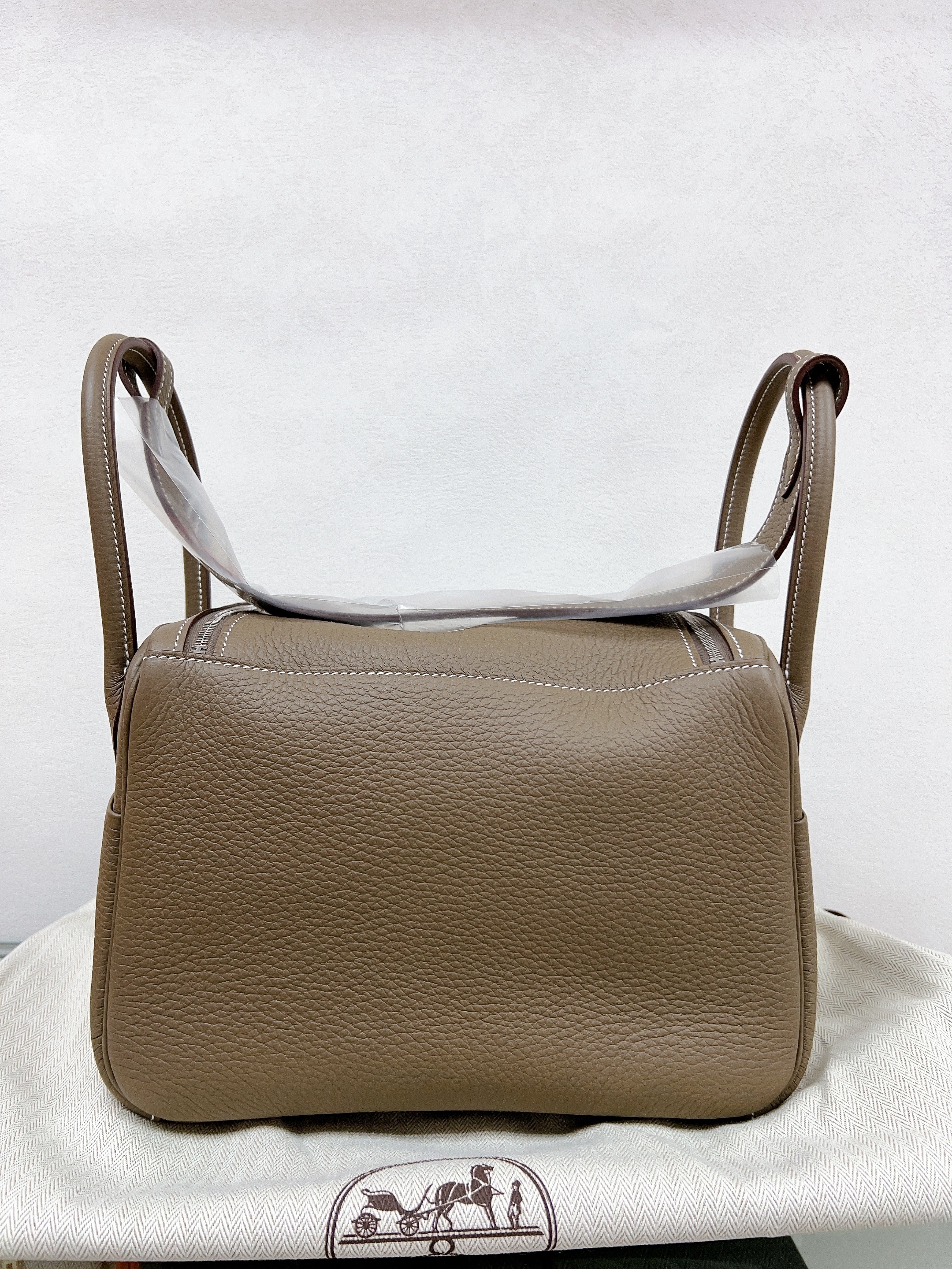 *Brand New* Hermes lindy 26 / Etoupe PHW/ Stamp W