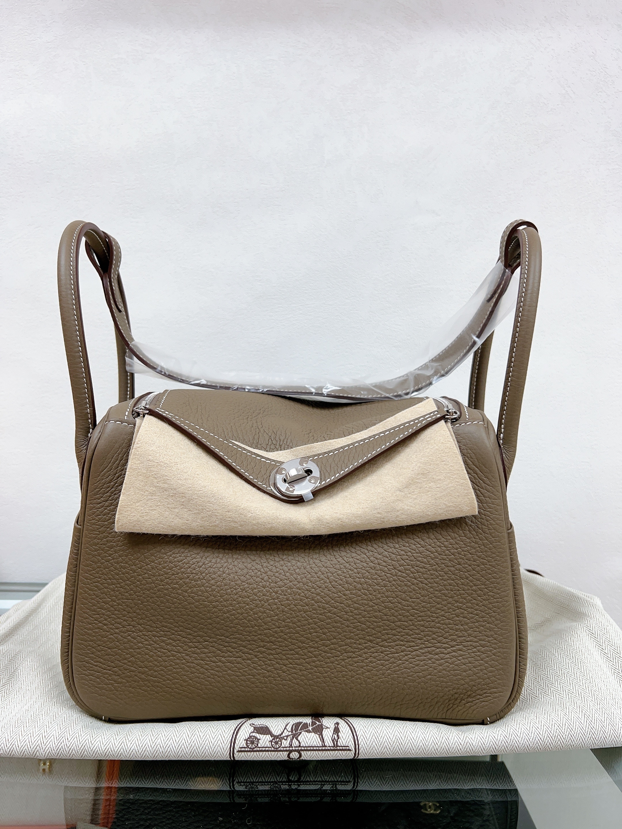 *Brand New* Hermes lindy 26 / Etoupe PHW/ Stamp W