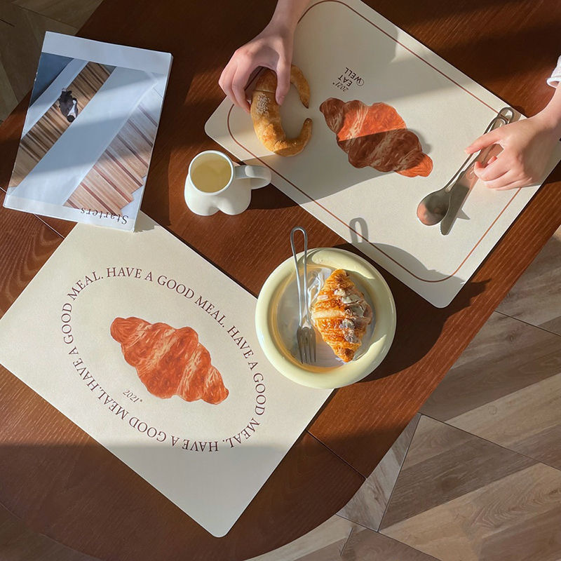 《4278》可頌麵包字母環繞防燙皮革餐墊