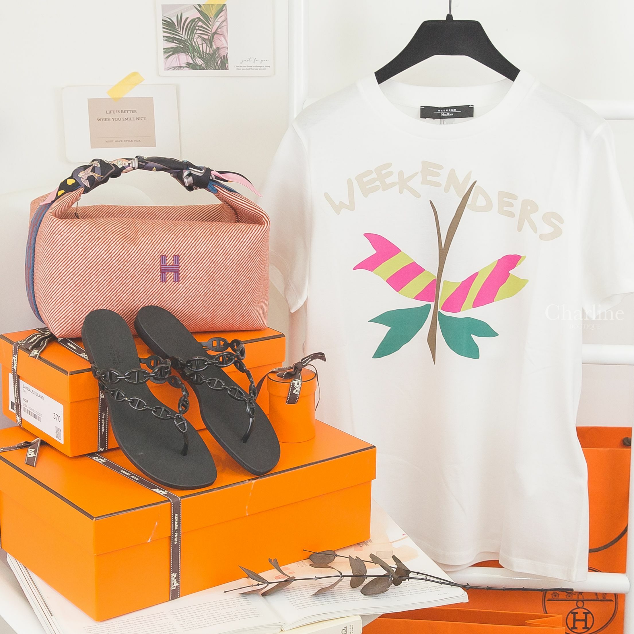Hermès Island 黑色小θ橡膠人字拖鞋,Hermès Bride A Brac H 蕃茄紅羊毛斜條紋藍字H紅藍編織條紋提把大型手提包,Hermès Story 黑色/玫瑰色/灰色/故事愛心絲巾-Charline Boutique 精品代購