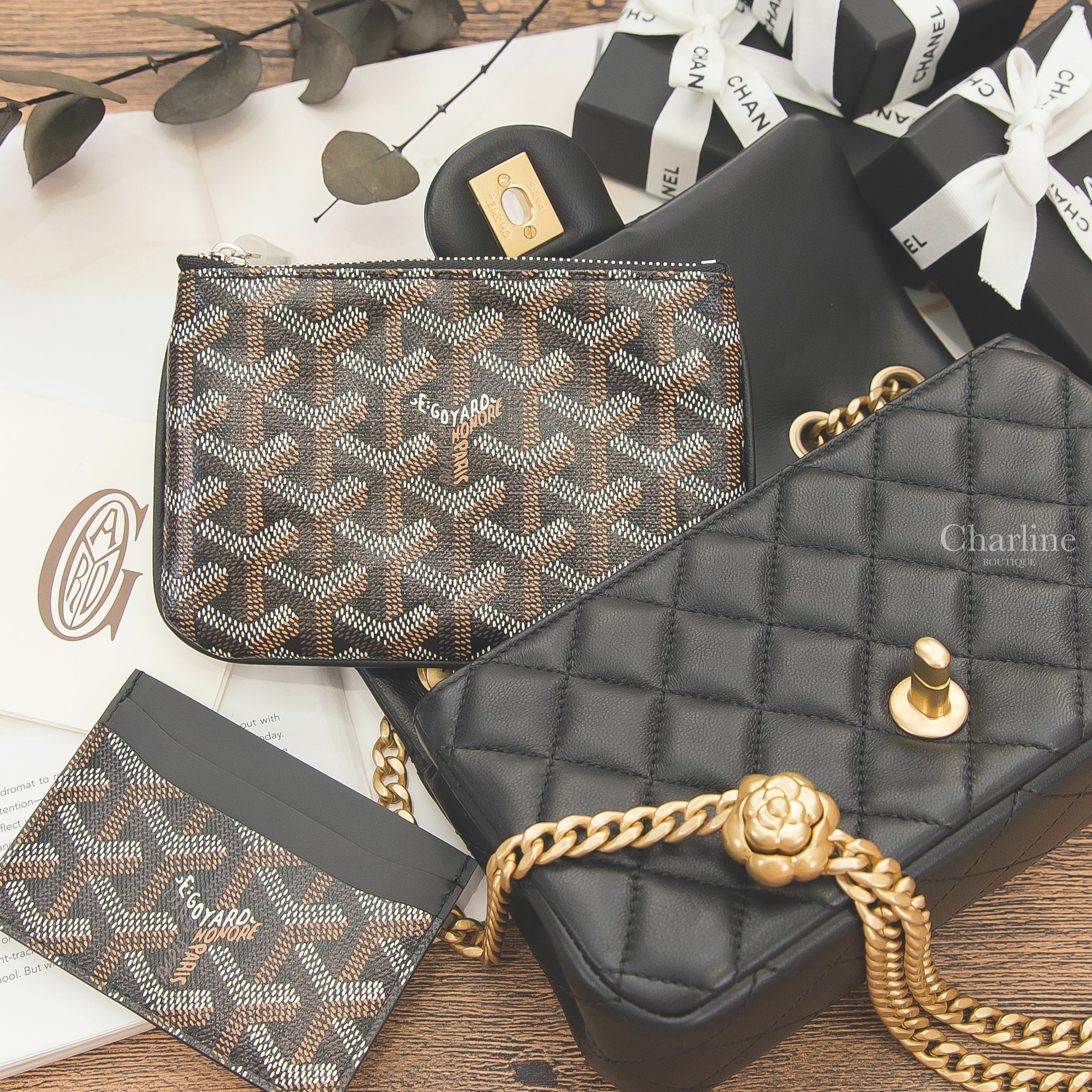Goyard Sénat 黑色迷你小牛皮黃色內裡零錢包,Goyard Saint-Sulpice 黑色小牛皮拼黃色夾層內裡卡片夾,Chanel Flap 黑色金色山茶花鍊帶20cm小羊皮菱格紋手提肩背包-Charline Boutique 精品代購