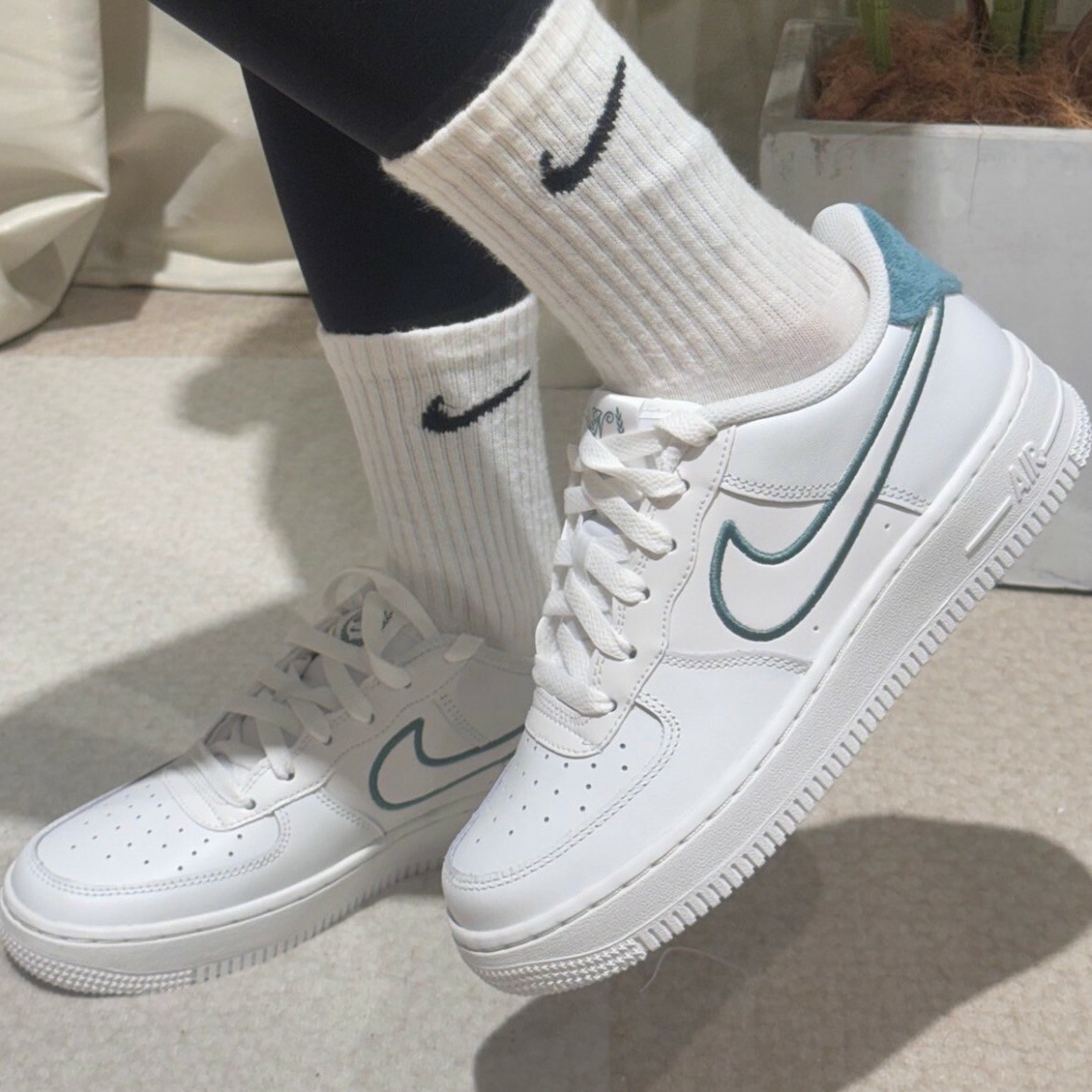 Nike Air Force 1 LV8 Resort And Sport 湖水綠 白底 刺繡 麂皮 低筒休閒鞋 大童 女鞋