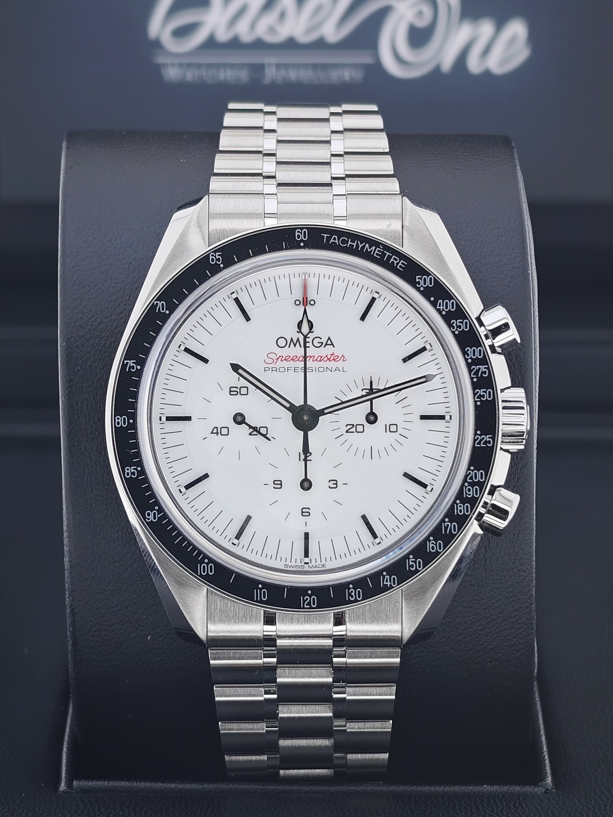BRAND NEW OMEGA SPEEDMASTER Moon watch 310.30.42.50.04.001 31030425004001 WHITE DIAL STEEL 47 MM