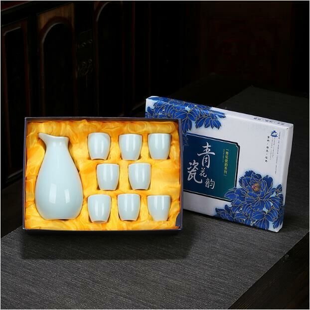 A pot of eight glasses of blue and white wine utensils and white wine glass gift box set 