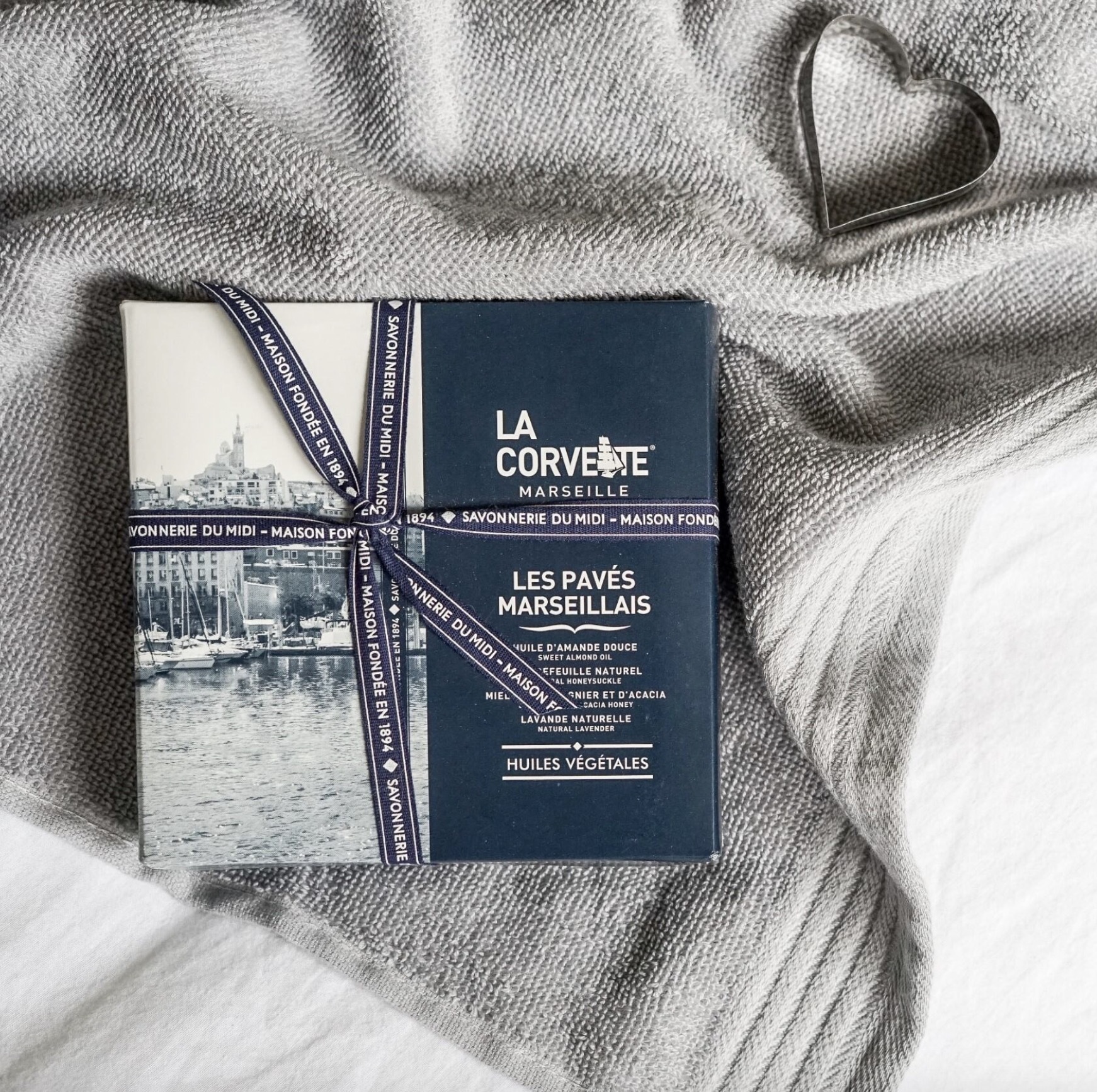 La Corvette l 馬賽香氛皂禮盒 4x100g : 金銀花+甜杏+栗子蜂蜜+薰衣草