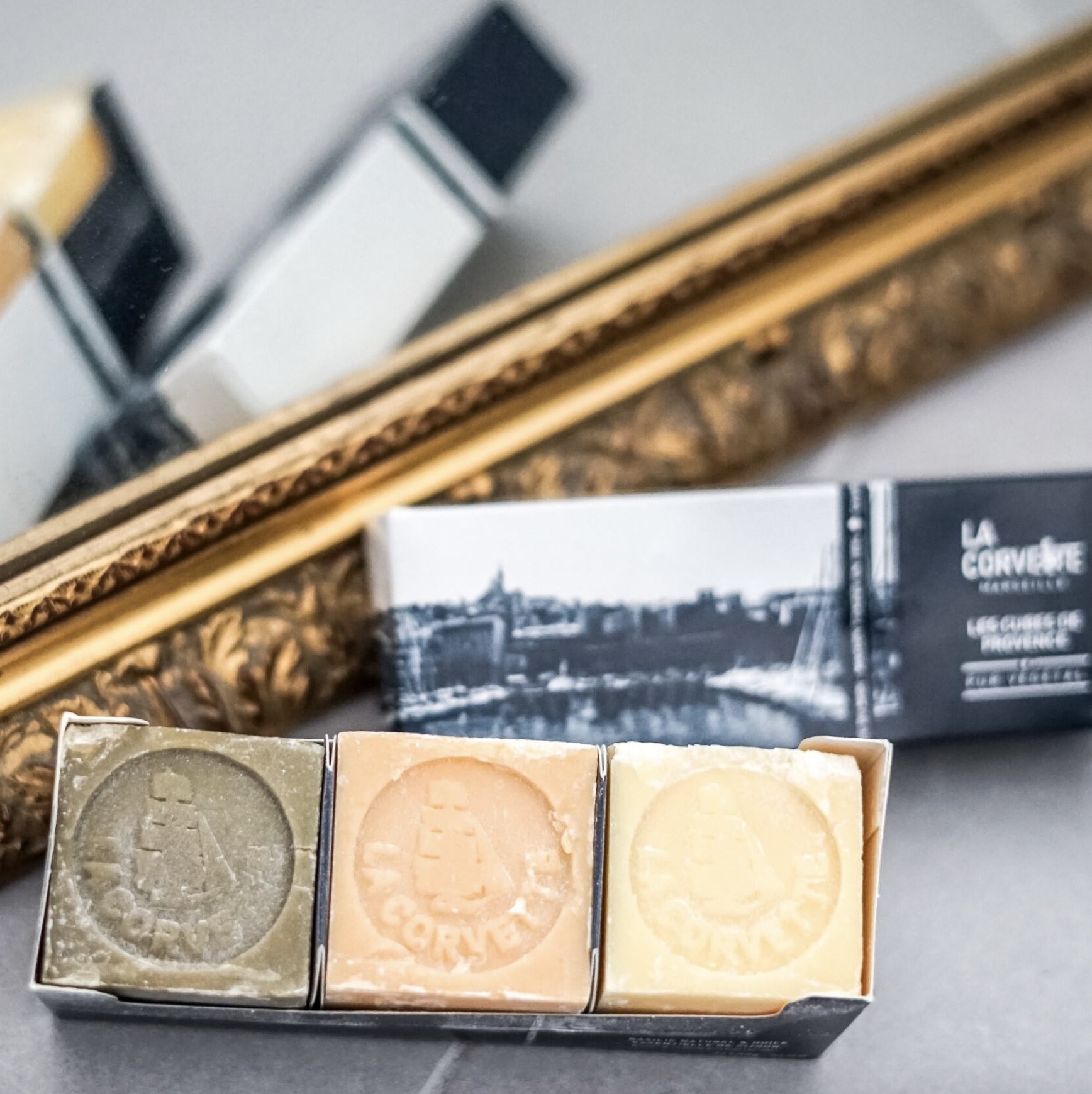 La Corvette l 普羅旺斯香氛皂禮盒 3x100g: 薰衣草＆迷迭香精油+蜂蜜＆甜杏精油+羅勒＆檸檬精油3x100g