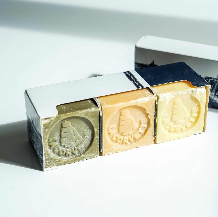 La Corvette l 普羅旺斯香氛皂禮盒 3x100g: 薰衣草＆迷迭香精油+蜂蜜＆甜杏精油+羅勒＆檸檬精油3x100g