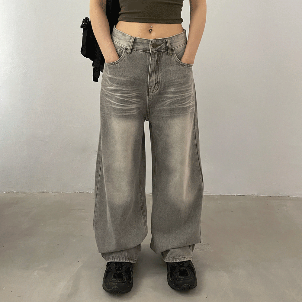 淺灰色高腰牛仔褲