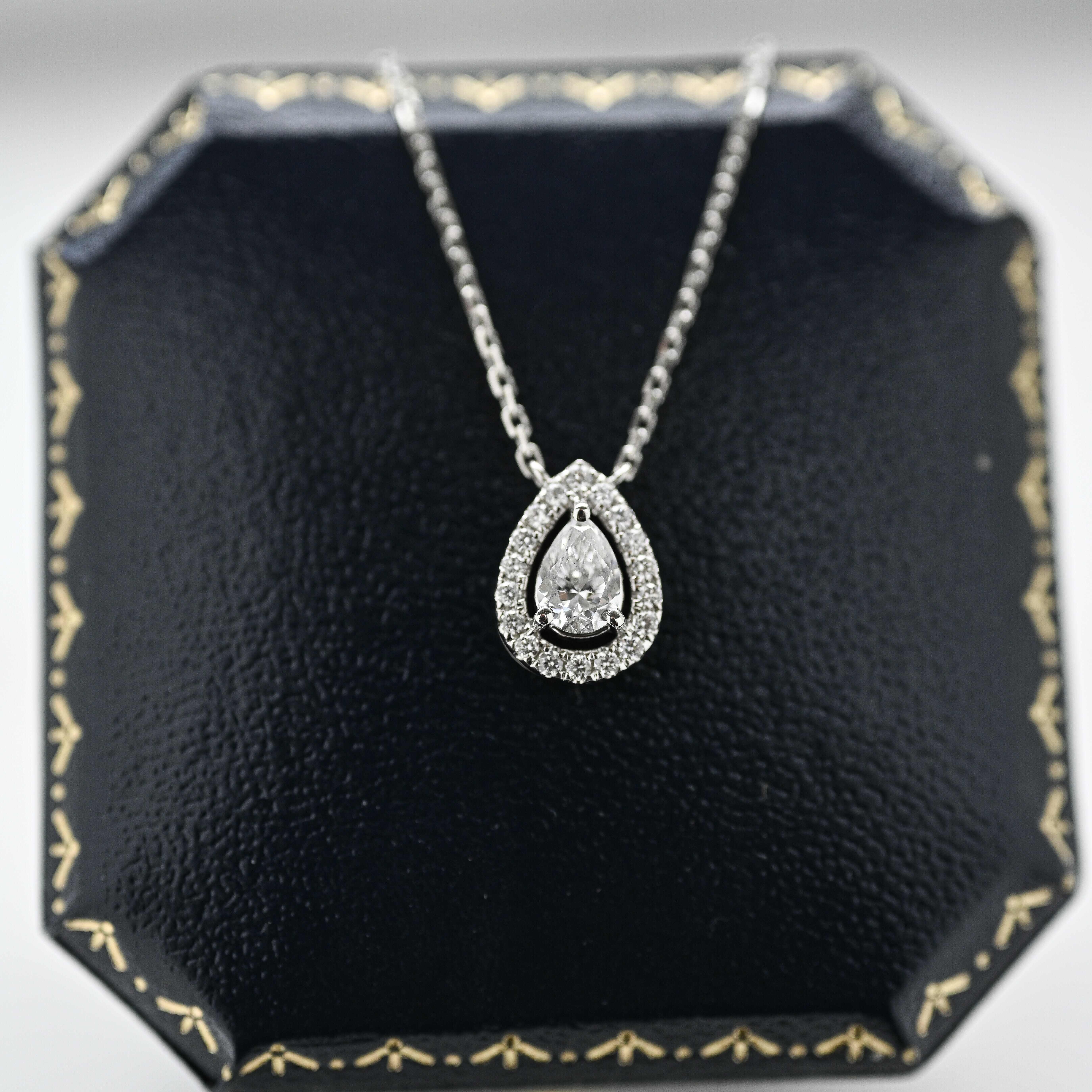 18K White Gold Diamond Necklace